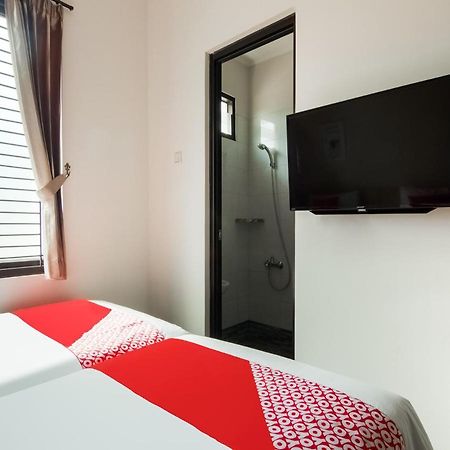 Oyo 3824 Columbus Residence J1 Telukjambe Экстерьер фото