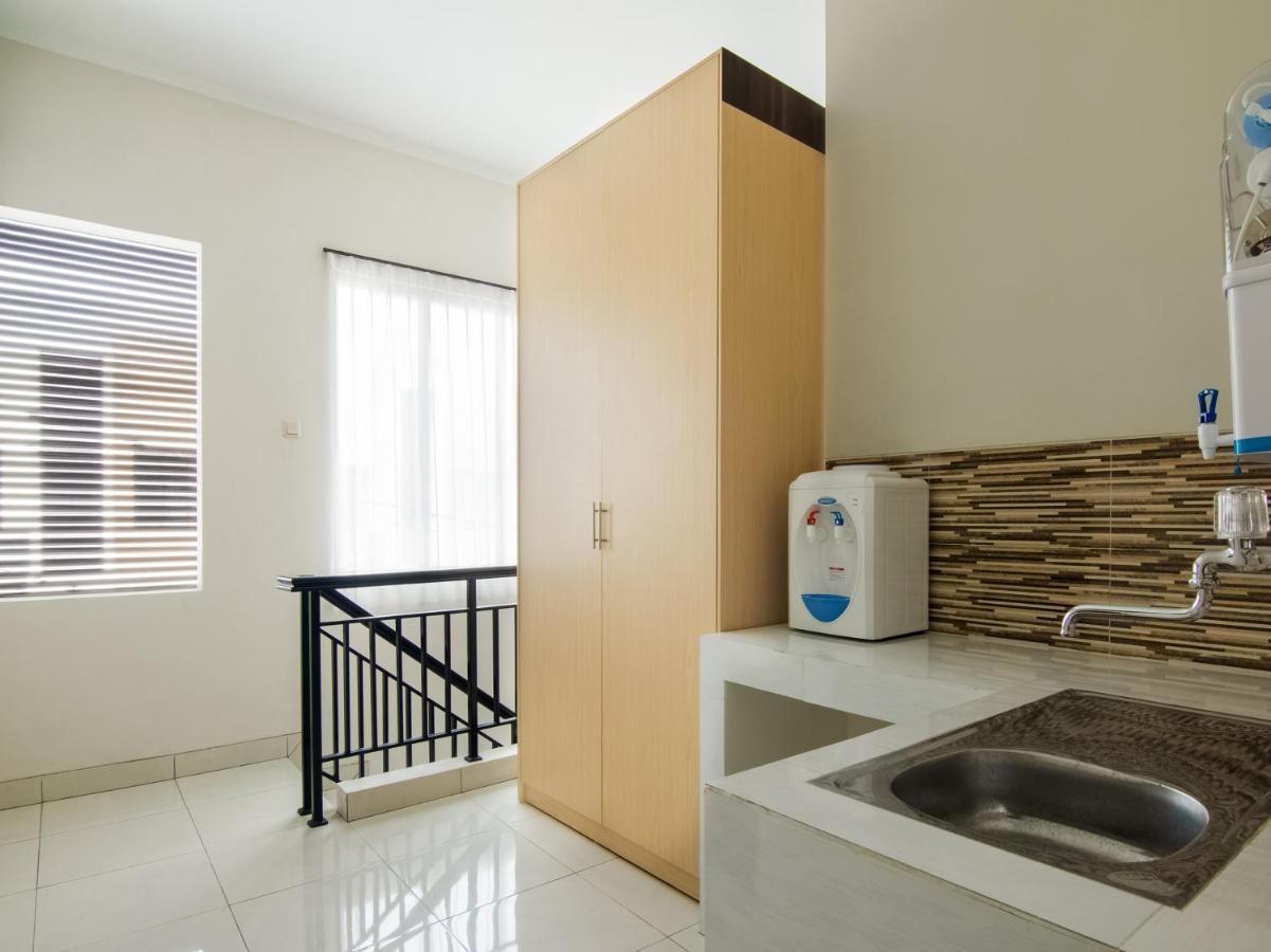 Oyo 3824 Columbus Residence J1 Telukjambe Экстерьер фото