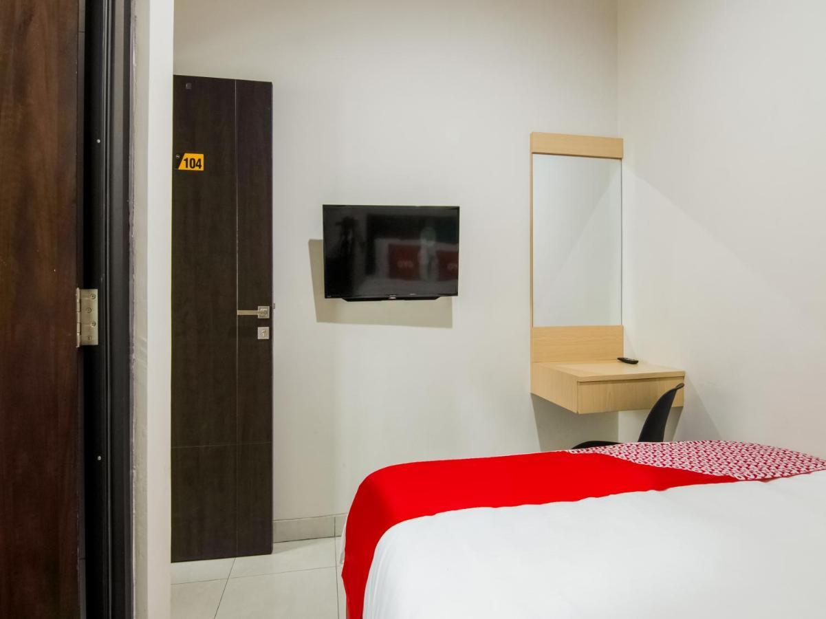 Oyo 3824 Columbus Residence J1 Telukjambe Экстерьер фото