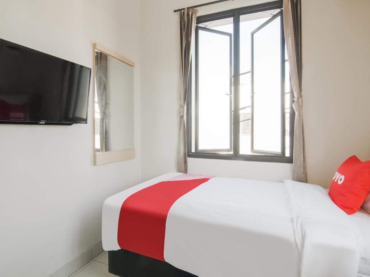 Oyo 3824 Columbus Residence J1 Telukjambe Экстерьер фото