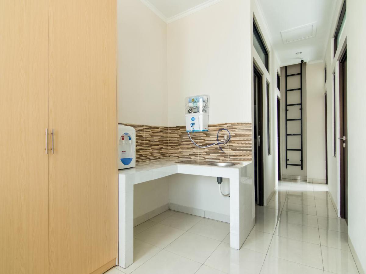 Oyo 3824 Columbus Residence J1 Telukjambe Экстерьер фото